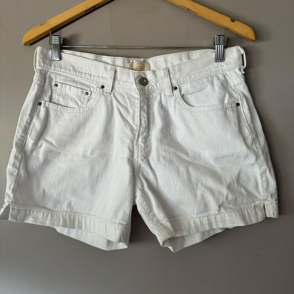 White Levi’s Shorts